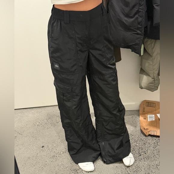 ALO Yoga Pants - ALO Yoga Black Wide-Leg Cargo Pants